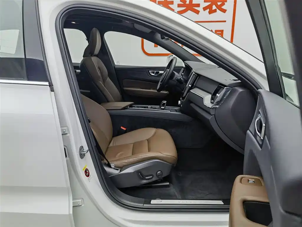 Volvo XC60 2023 B5 four-wheel drive Zhiyi Luxury Edition купить на сайте DeffCars