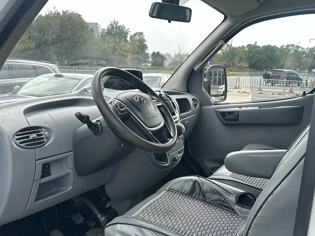 Xintu V80 2019 2.5T classic 6-speed manual Aoyuntong modified short-axle ultra-low roof 5/6 seats купить на сайте DeffCars