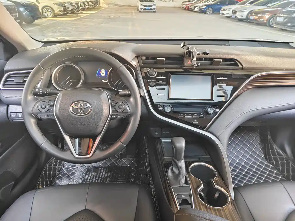 Camry 2018 2.0G Deluxe Edition купить на сайте DeffCars