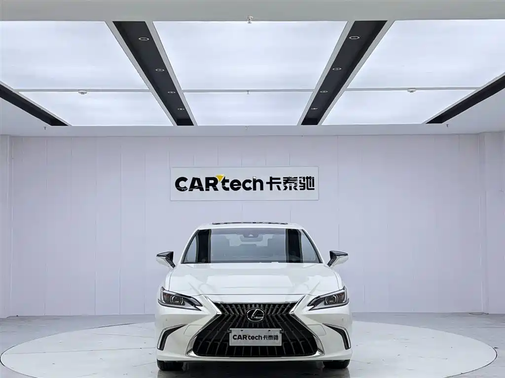 Lexus ES 2022 200 Excellence Edition купить на сайте DeffCars