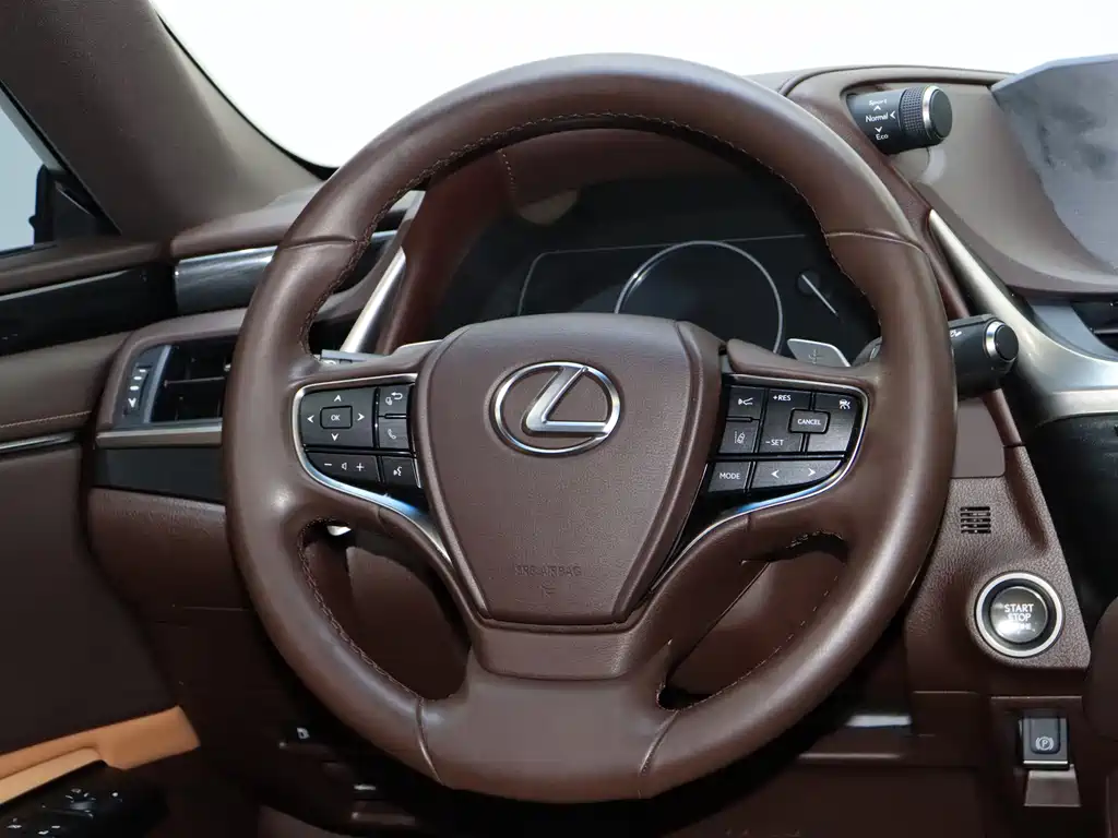 Lexus ES 2018 200 Excellence Edition National VI купить на сайте DeffCars