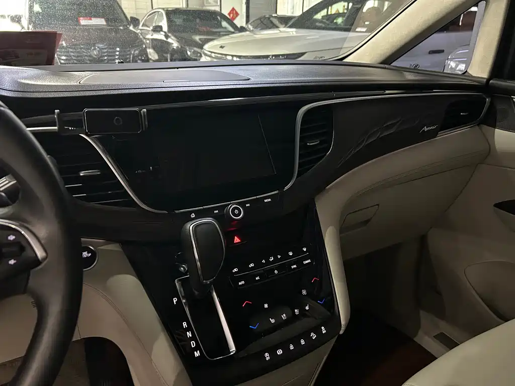 Buick GL8 2017 28T Avenir National V купить на сайте DeffCars