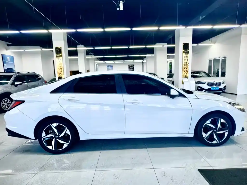 Elantra 2021 1.5L CVT LUX Premium Edition купить на сайте DeffCars