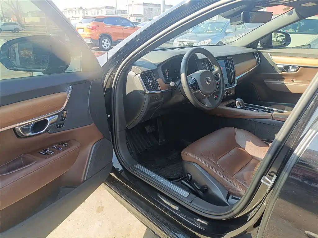 Volvo S90 2023 B5 Zhiyi Luxury Edition купить на сайте DeffCars