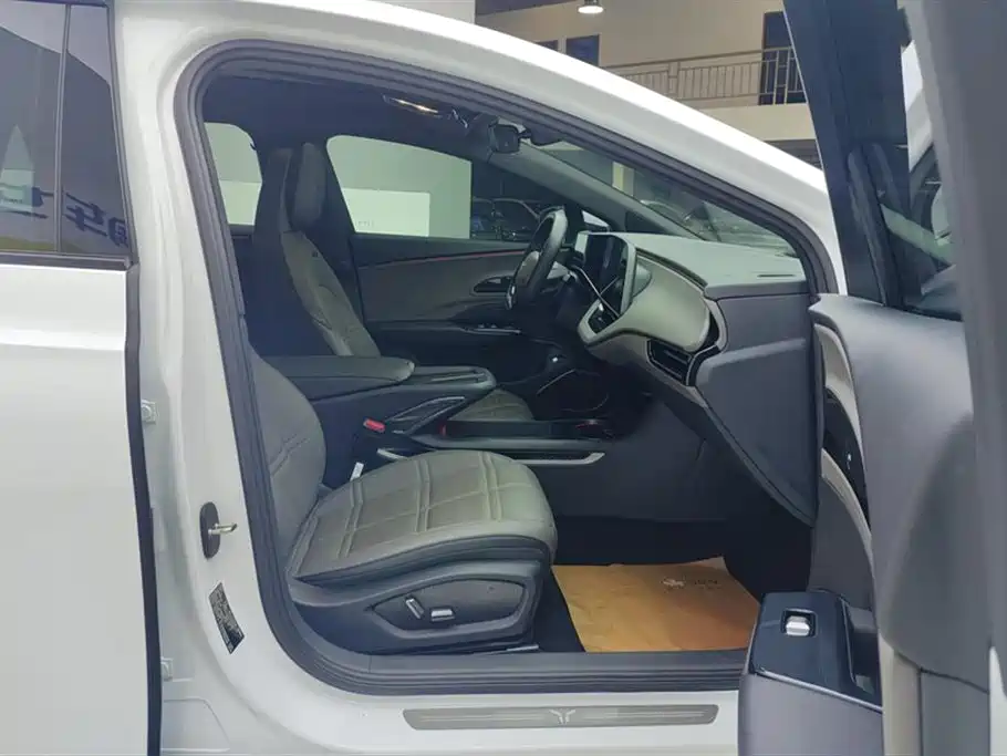 Hongqi EH7 2024 690 Pro купить на сайте DeffCars