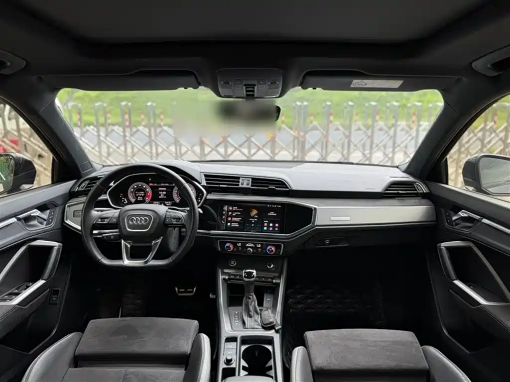 Audi Q3 2022 45 TFSI quattro fashionable and dynamic купить на сайте DeffCars