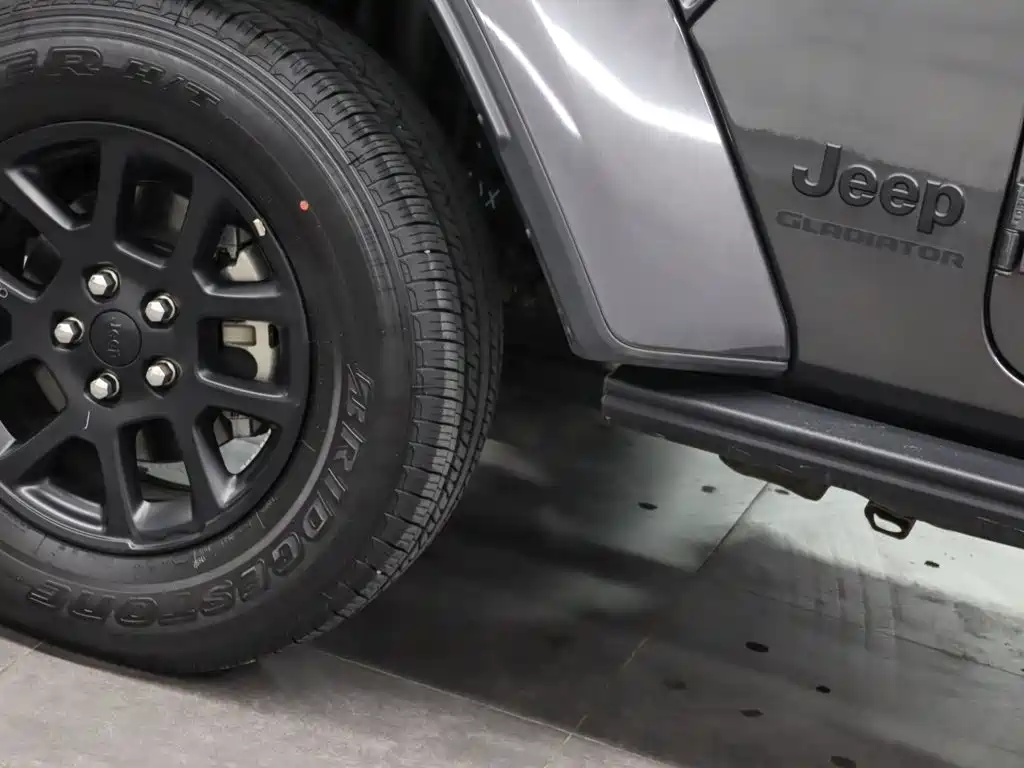 Gladiator 2023 3.6L Overland купить на сайте DeffCars