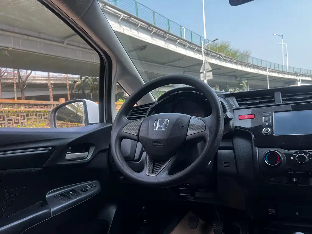 Fit 2016 1.5L LX manual comfort model купить на сайте DeffCars