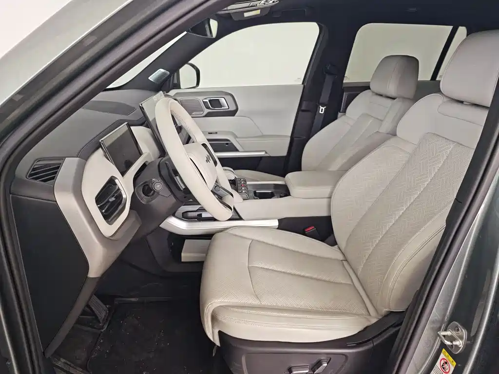 Titanium 3 2025 501KM four-wheel drive Ultra version купить на сайте DeffCars