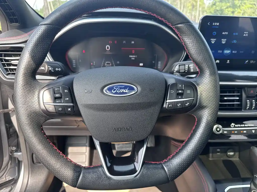 Focus 2022 Hatchback EcoBoost 180 Automatic ST Line купить на сайте DeffCars