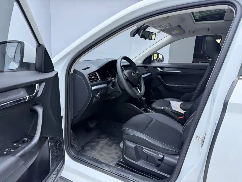 Komic 2023 facelift 1.5L automatic comfort version купить на сайте DeffCars