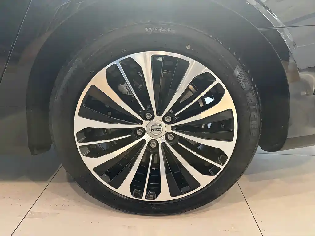 Volvo S90 2025 B5 Zhiyi Luxury Edition купить на сайте DeffCars