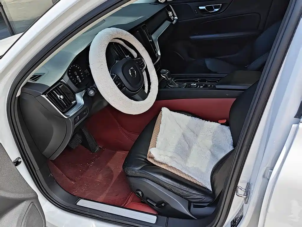 Volvo S60 2021 T4 Zhiyuan Sport Edition купить на сайте DeffCars