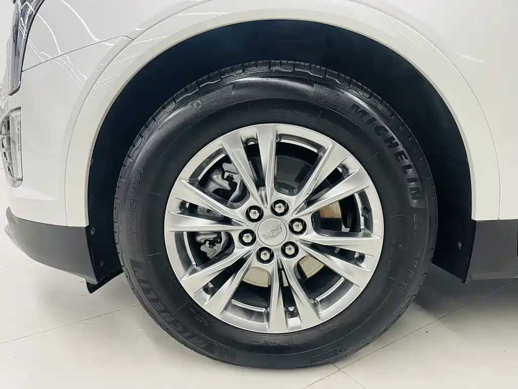 Cadillac XT5 2023 2.0T two-wheel drive fashion model купить на сайте DeffCars
