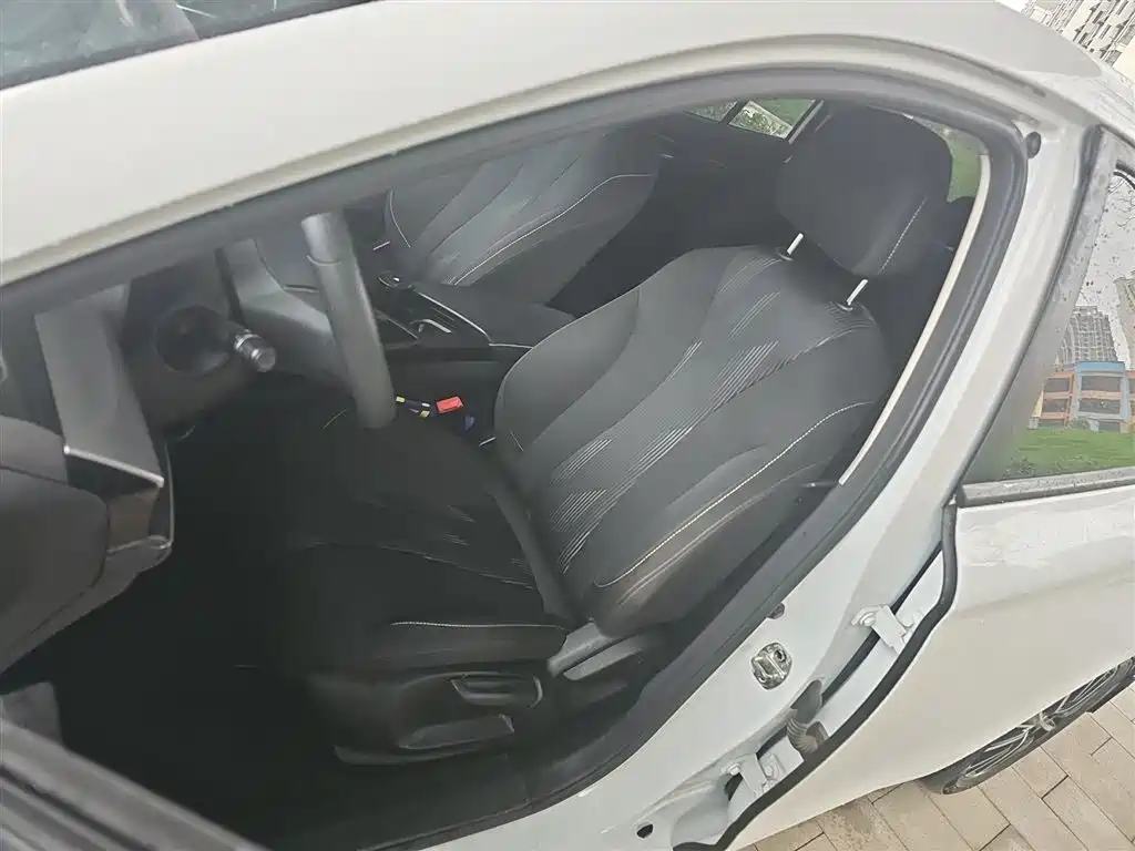 Roewe i5 2021 1.5L CVT Platinum Edition купить на сайте DeffCars