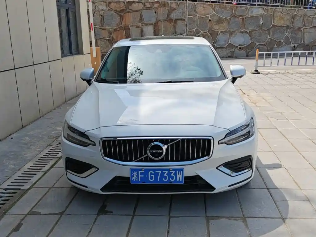 Volvo S60 2021 T4 Zhiyuan Sport Edition купить на сайте DeffCars