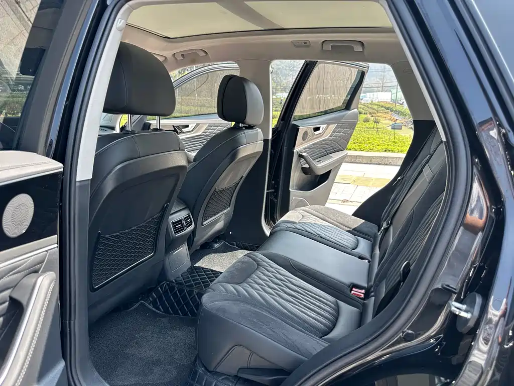 Hongqi HS5 2022 2.0T Zhilian Flagship Edition купить на сайте DeffCars