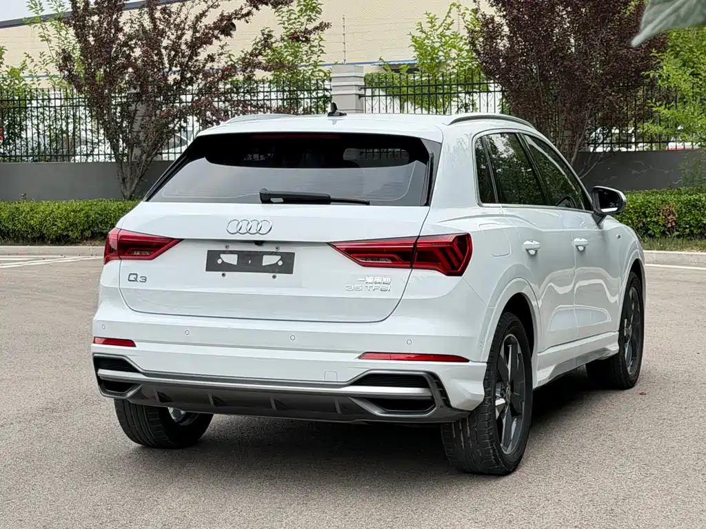 Audi Q3 2022 35 TFSI Fashionable and Dynamic купить на сайте DeffCars