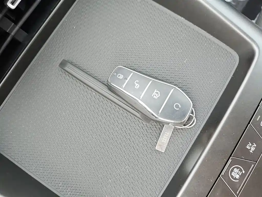 Qin PLUS 2025 DM-i Smart Driving Edition 128KM Enterprising Type купить на сайте DeffCars