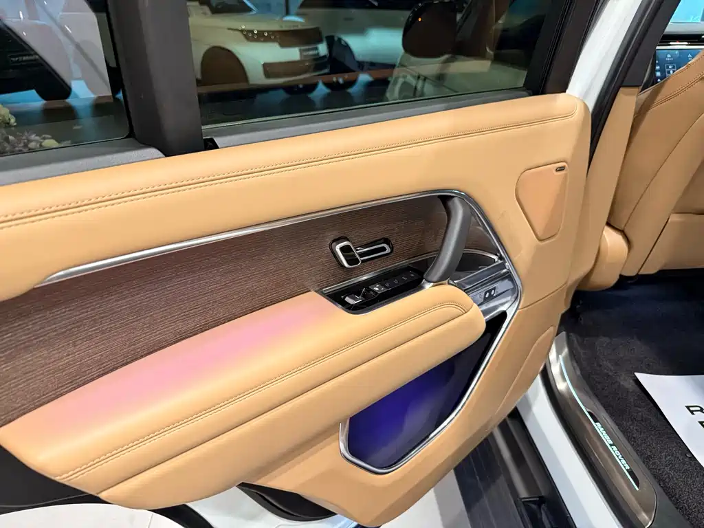 Range Rover 2025 3.0 L6 400PS Extended Edition купить на сайте DeffCars