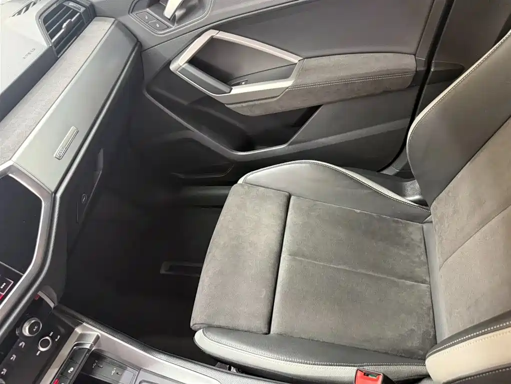 Audi Q3 2022 35 TFSI Fashionable and Dynamic купить на сайте DeffCars