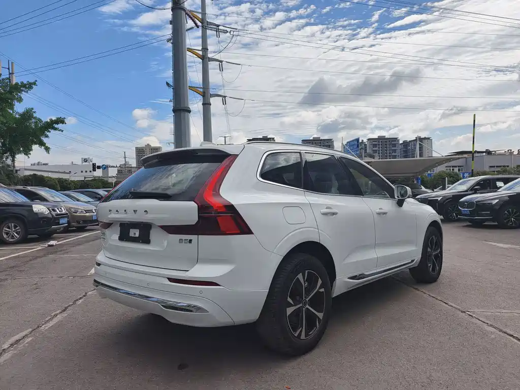 Volvo XC60 2026 B5 four-wheel drive Zhiyi Luxury Edition купить на сайте DeffCars