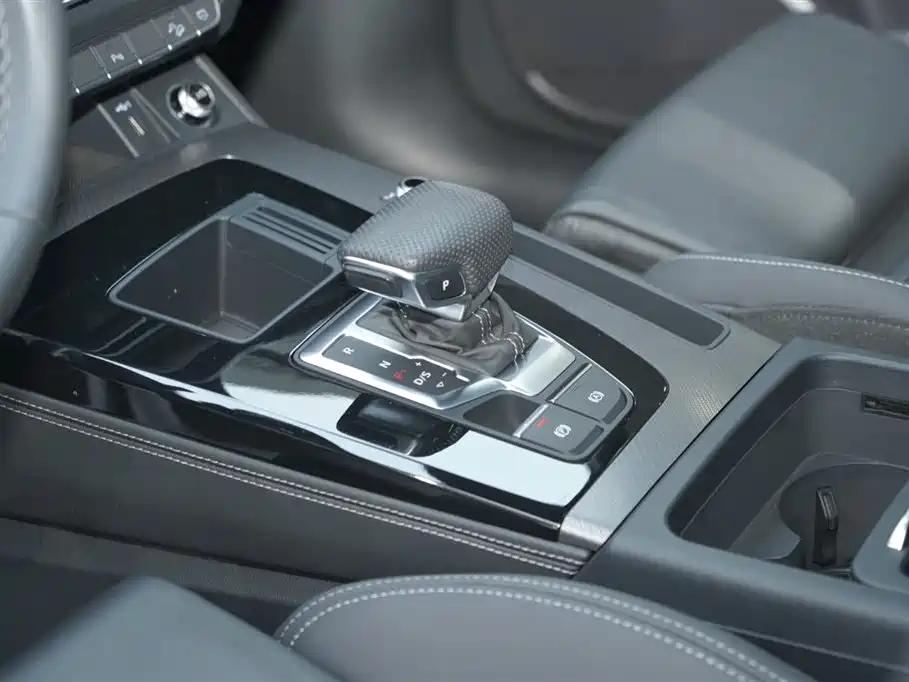 Audi Q5L 2024 40 TFSI luxury and dynamic model купить на сайте DeffCars