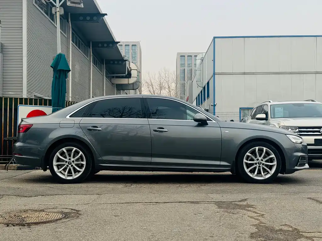 Audi A4L 2018 30th Anniversary Model 40 TFSI Fashion Model купить на сайте DeffCars