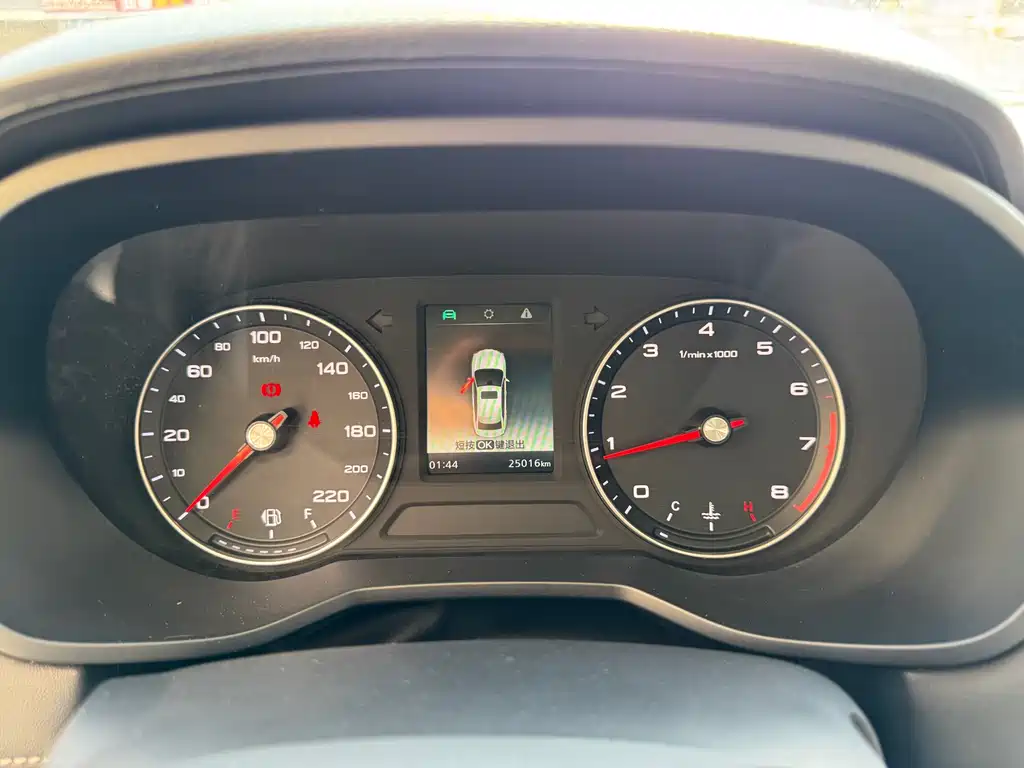 Roewe i5 2020 1.5L Manual 4G Internet Leader Flagship Edition купить на сайте DeffCars