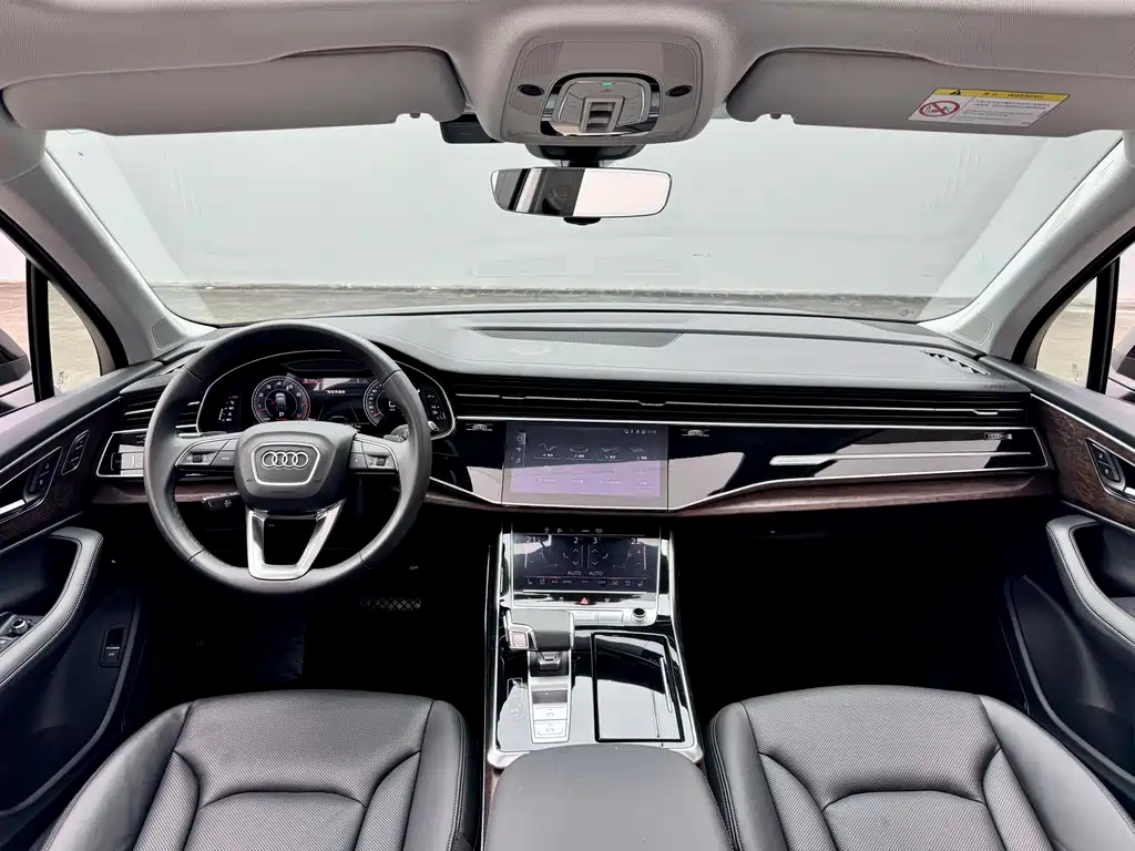 Audi Q7 2023 55 TFSI quattro S line sports version купить на сайте DeffCars