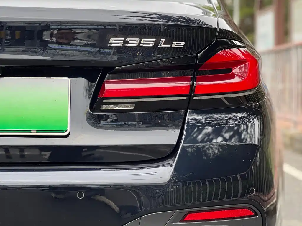 BMW 5 Series New Energy 2021 535Le M Sports Package купить на сайте DeffCars