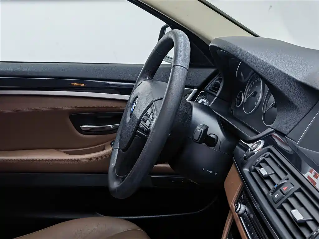 BMW 5 Series Imported 2015 520i Elegant купить на сайте DeffCars