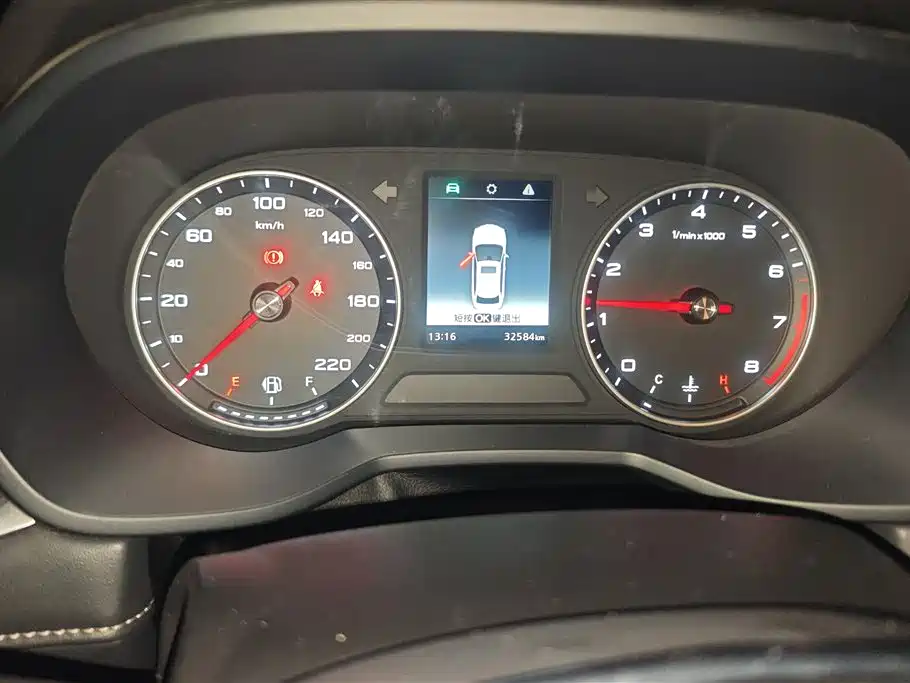 Roewe i5 2019 1.5L manual 4G Internet leading version купить на сайте DeffCars