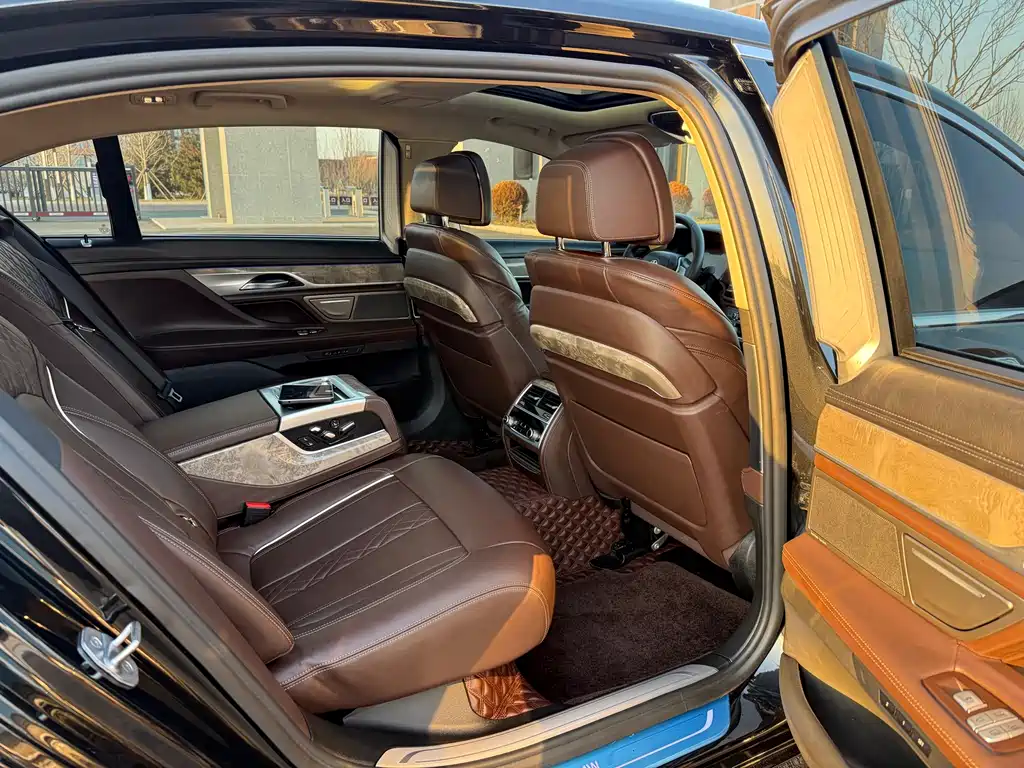 BMW 7 Series 2021 740Li Leading Luxury Package купить на сайте DeffCars