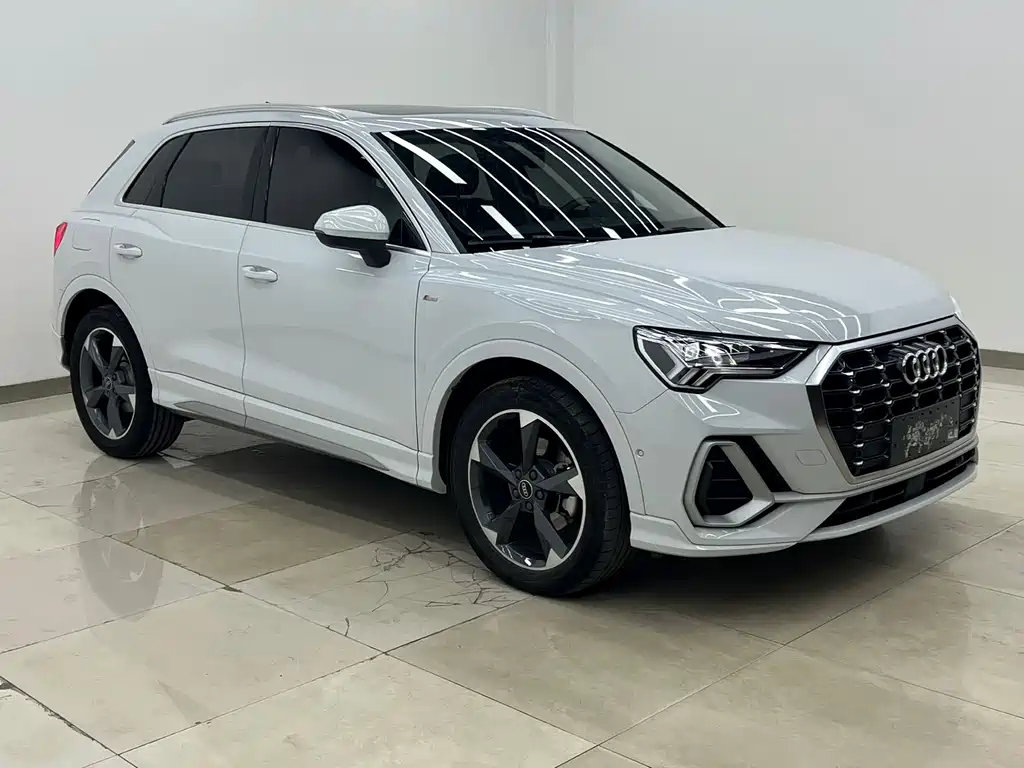 Audi Q3 2022 35 TFSI Fashionable and Dynamic купить на сайте DeffCars