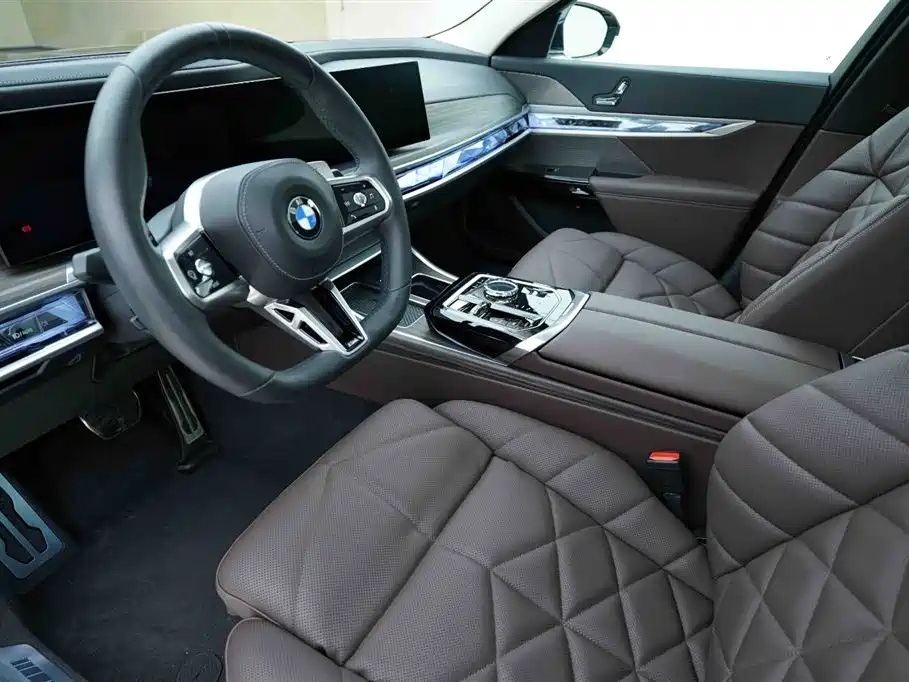 BMW 7 Series 2023 740Li Leading M Sports Package купить на сайте DeffCars