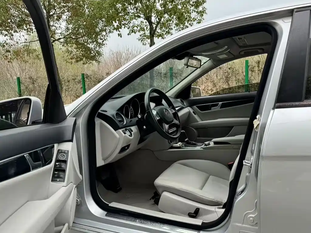 Mercedes-Benz C-Class 2013 C 180 Classic Grand Edition купить на сайте DeffCars