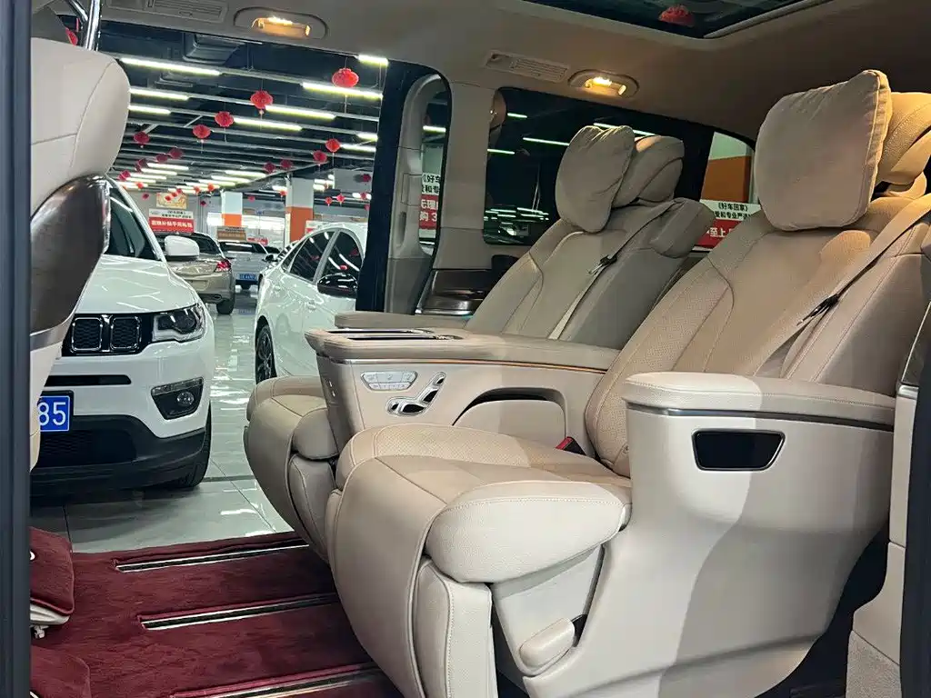 Mercedes-Benz V-Class 2022 V 260 L Long Wheelbase Premium Edition купить на сайте DeffCars