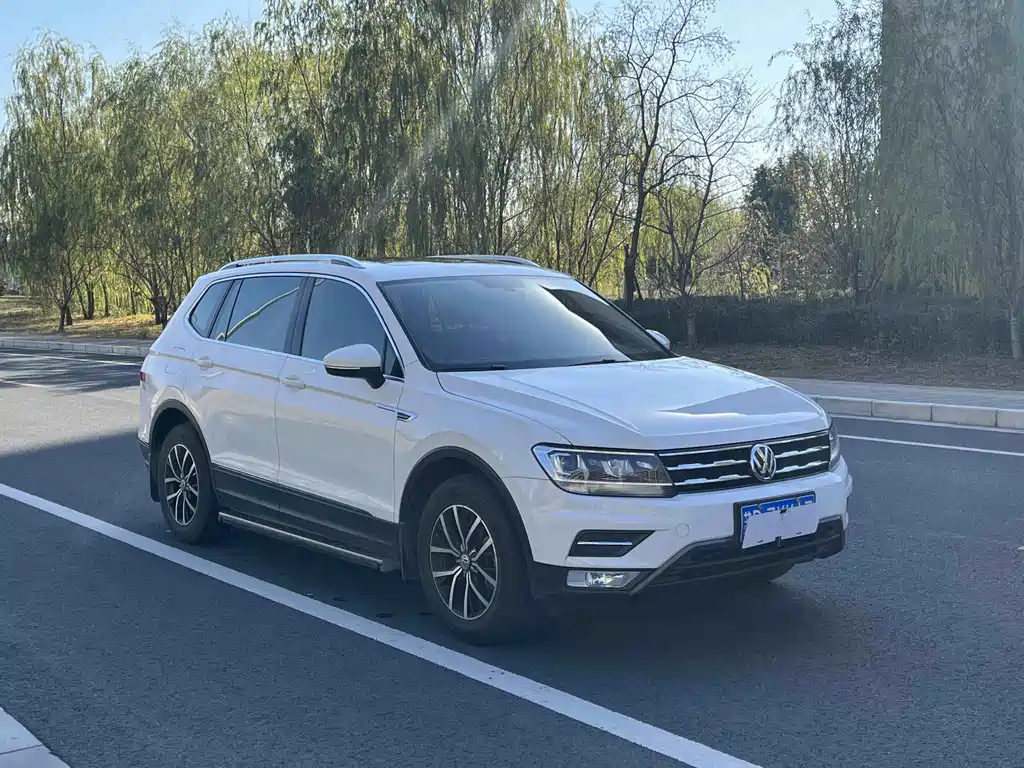 Tiguan L 2017 330TSI automatic two-wheel drive luxury version купить на сайте DeffCars