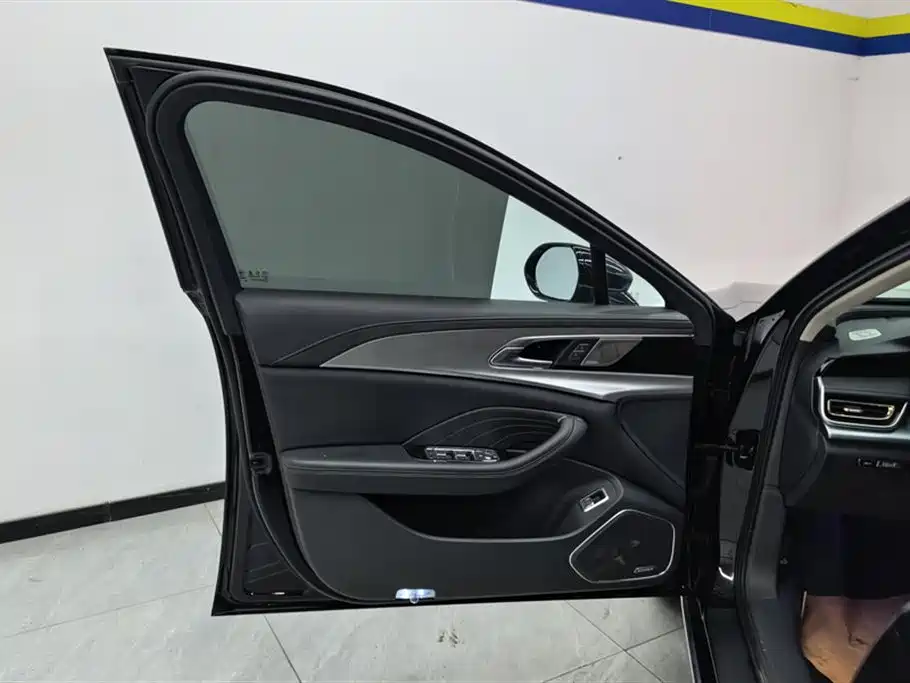 Hongqi H5 2023 2.0T Automatic Intelligent Connected Flag Edition купить на сайте DeffCars