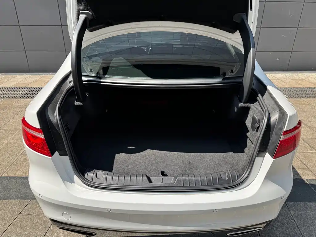 Jaguar XFL 2018 XFL 2.0T 200PS Elite Edition купить на сайте DeffCars