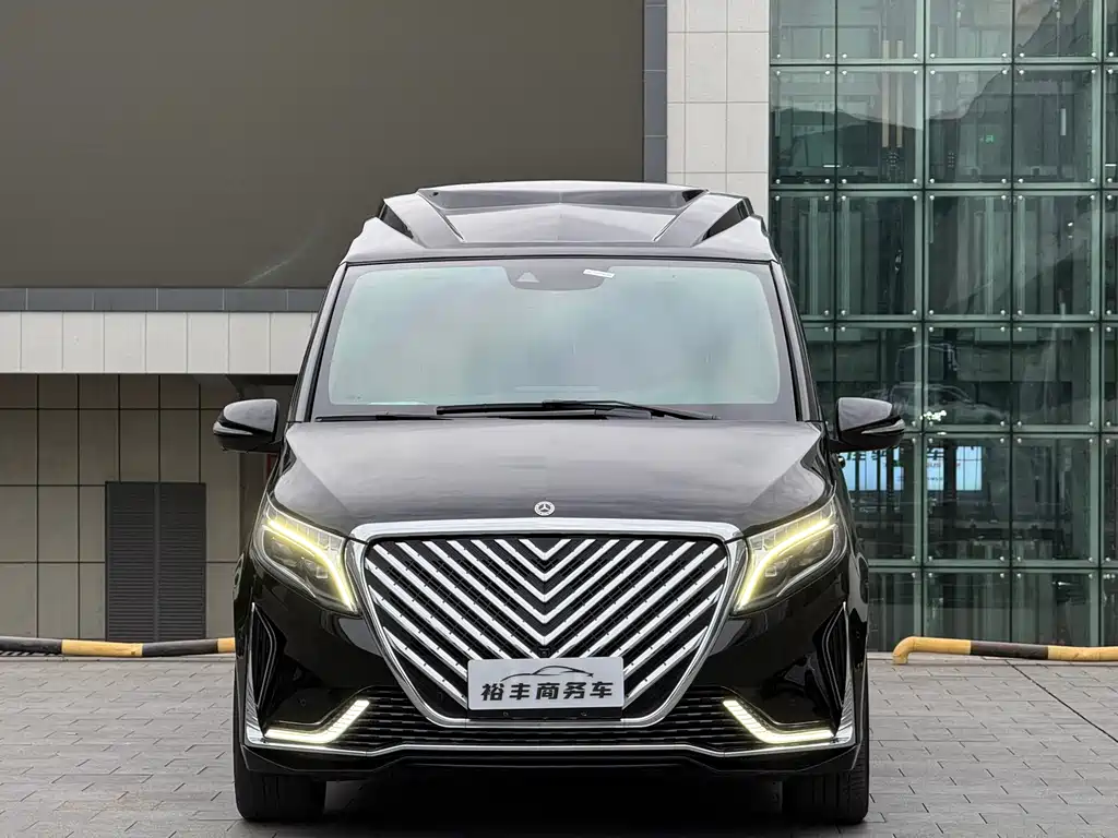 Mercedes-Benz V-Class 2022 V 260 L Long Wheelbase Luxury Edition купить на сайте DeffCars