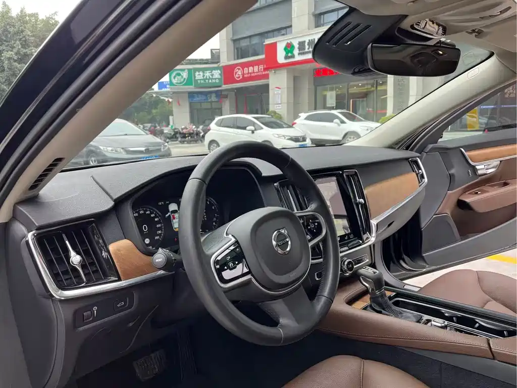 Volvo S90 2018 T5 Zhiya Edition купить на сайте DeffCars