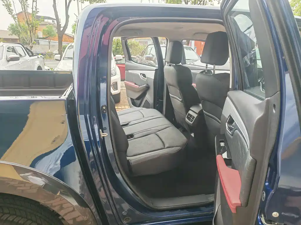 D-MAX 2023 1.9T automatic four-wheel drive V-CROSS joy collar type купить на сайте DeffCars