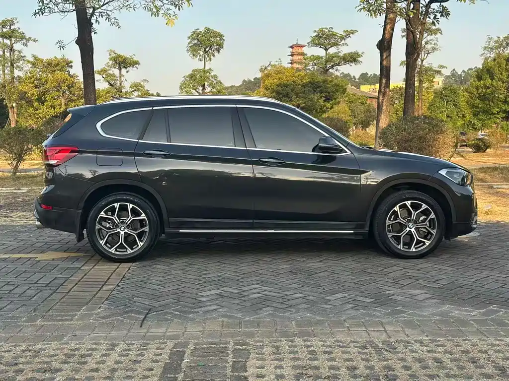 BMW X1 2022 sDrive25Li Leading Model купить на сайте DeffCars