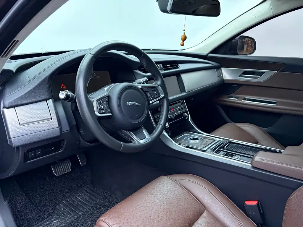 Jaguar XFL 2018 XFL 2.0T 250PS Deluxe Edition купить на сайте DeffCars