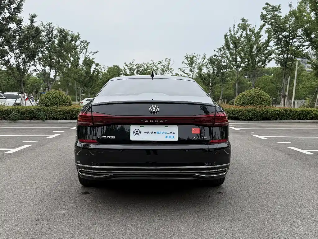 Passat 2023 330TSI Deluxe Edition купить на сайте DeffCars