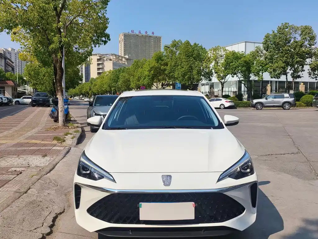 Roewe i5 2024 1.5L CVT Premium Edition купить на сайте DeffCars