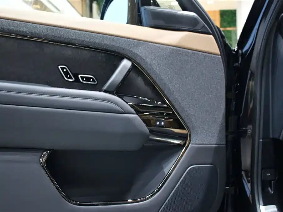 Range Rover Sport 2024 400PS Model Edition купить на сайте DeffCars