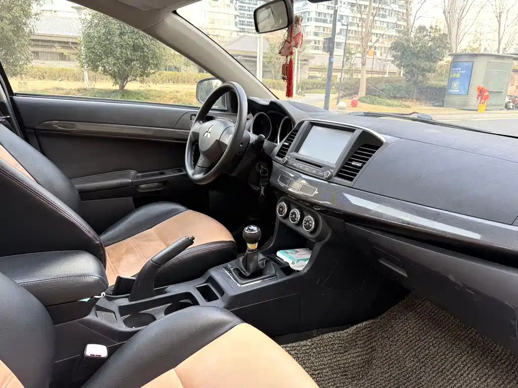 Yishen 2013 Fashion Edition 1.8L Manual Comfort Type купить на сайте DeffCars